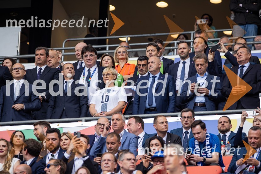  ... ;  Aleksander Čeferin, odvetnik in predsednik UEFE; dr. Nataša Pirc Musar, predsednica Republike Slovenije;  Radenko Mijatović, predsednik Nogometne zveze Slovenije; dr. Robert Golob, predsednik vlade RS;  Zoran Janković, župan, Mestna občina LjubljanaSlovenci po golu v 96. minuti ostali brez zmage