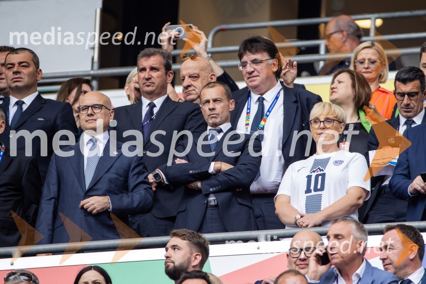  ... ;  Aleksander Čeferin, odvetnik in predsednik UEFE; dr. Nataša Pirc Musar, predsednica Republike SlovenijeSlovenci po golu v 96. minuti ostali brez zmage