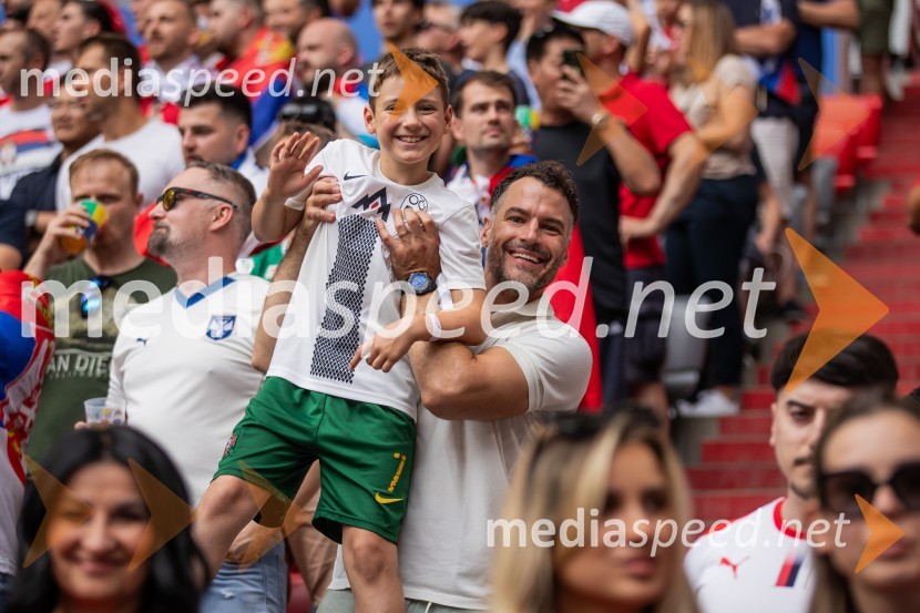  Liam Urankar;  David Urankar, televizijski voditelj, manekenSlovenci po golu v 96. minuti ostali brez zmage