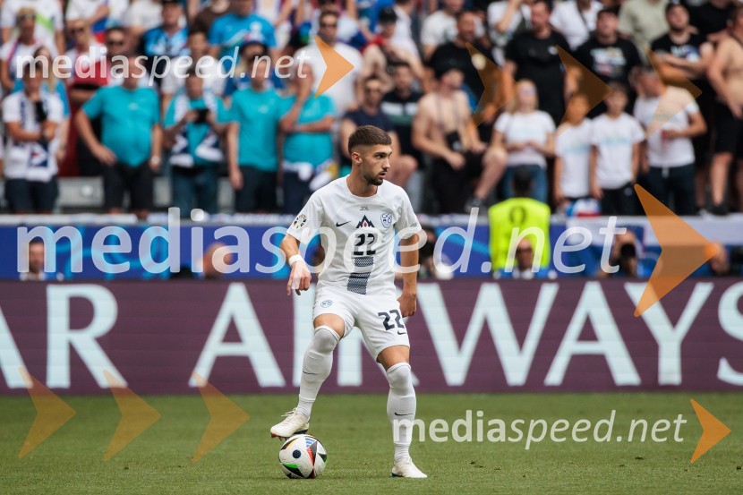  Adam Gnezda Čerin, nogometašSlovenci po golu v 96. minuti ostali brez zmage