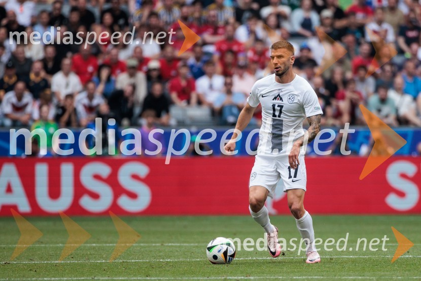  Jan Mlakar, nogometašSlovenci po golu v 96. minuti ostali brez zmage