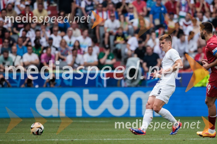  Jaka Bijol, nogometašSlovenci po golu v 96. minuti ostali brez zmage