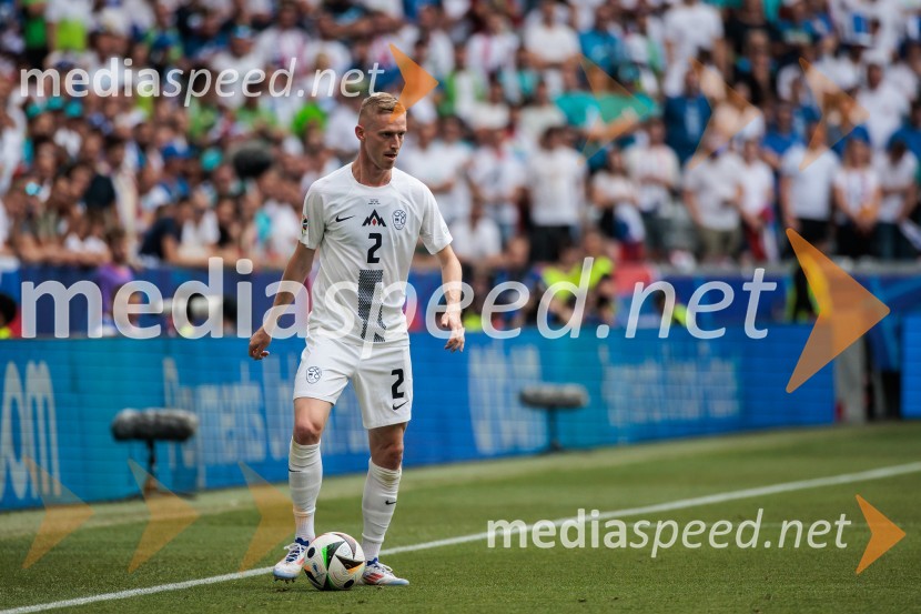  Žan  Karničnik, nogometašSlovenci po golu v 96. minuti ostali brez zmage