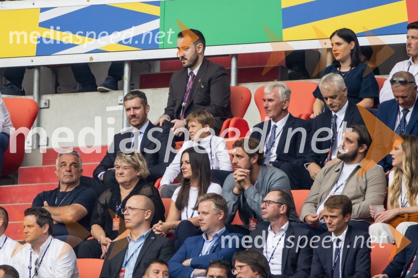  Matjaž  Kopitar, glavni trener slovenske hokejske reprezentance;  Mateja Kopitar;  Goran Dragić, košarkar;  Ines Kopitar;  Anže Kopitar, hokejistSlovenci po golu v 96. minuti ostali brez zmage