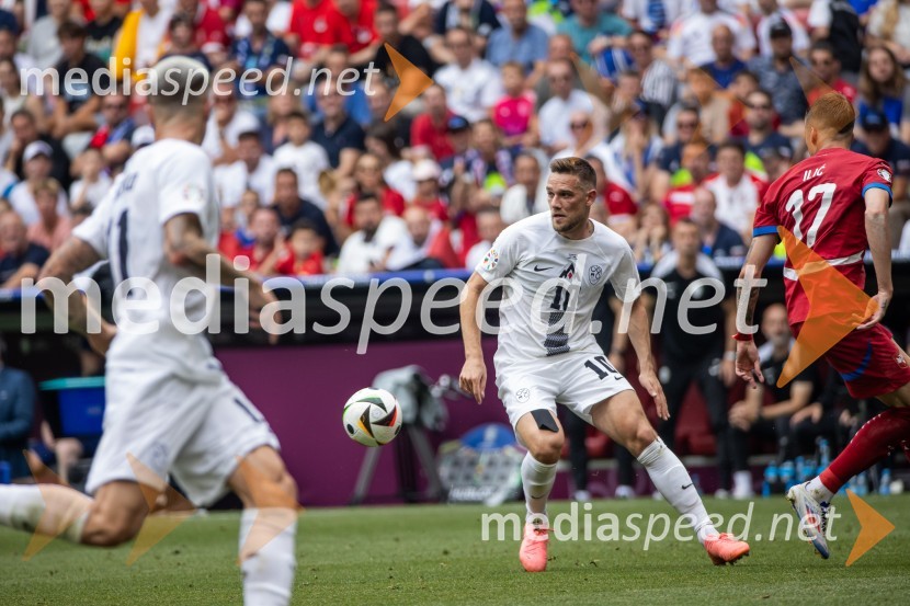  Timi Max Elšnik, nogometašSlovenci po golu v 96. minuti ostali brez zmage