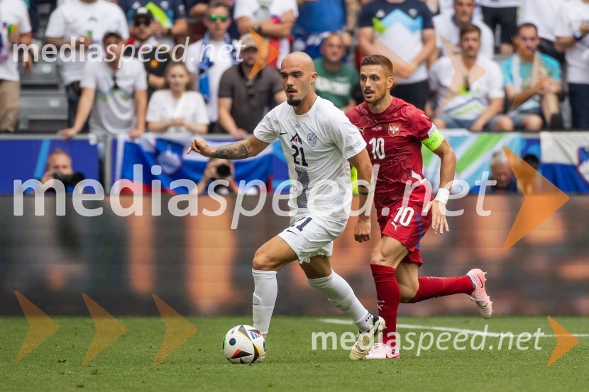  Vanja Drkušić, nogometaš;  Dušan Tadić, nogometaš, Fenerbahče SKSlovenci po golu v 96. minuti ostali brez zmage