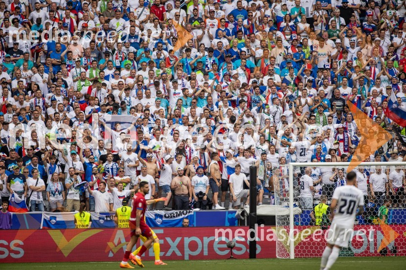 Slovenci po golu v 96. minuti ostali brez zmage