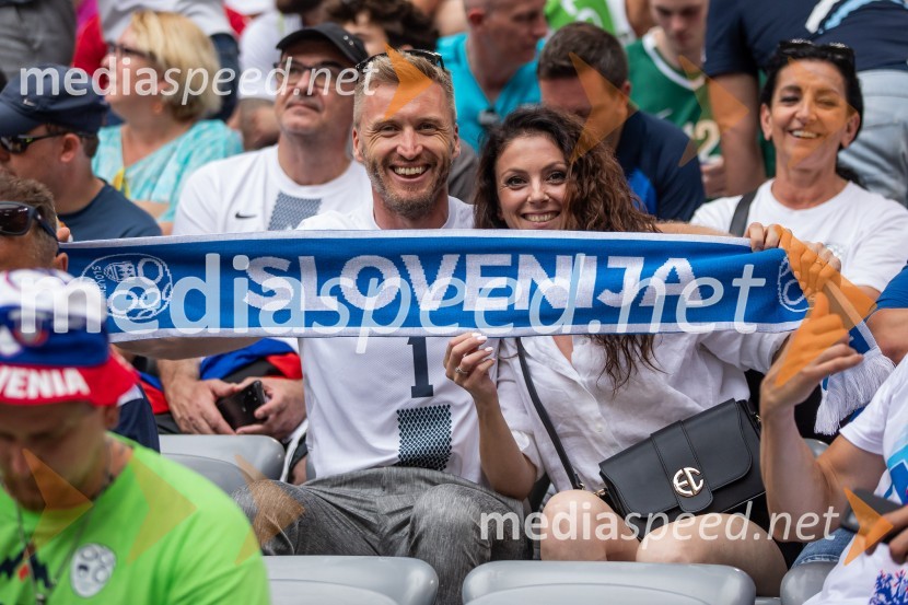  Denis Avdić, voditelj;  Ana AvdićSlovenci po golu v 96. minuti ostali brez zmage