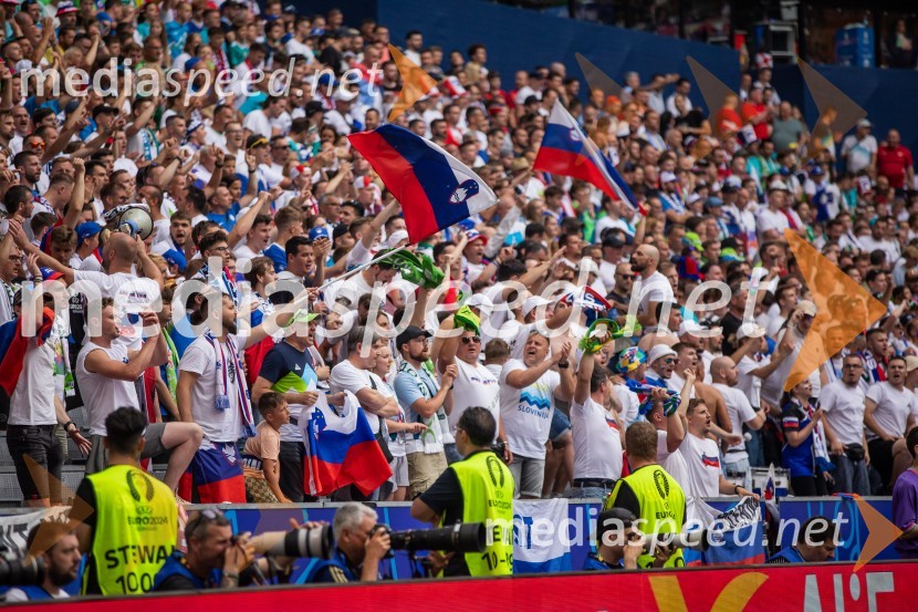 Slovenci po golu v 96. minuti ostali brez zmage
