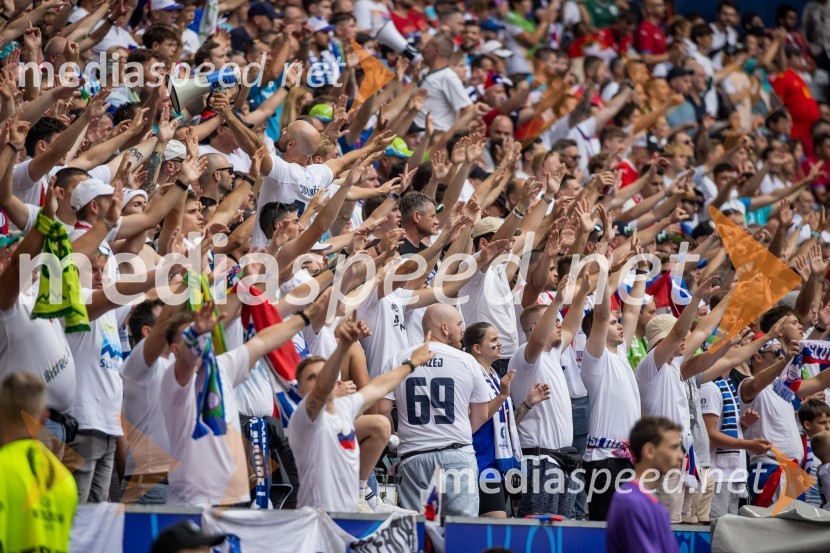 Slovenci po golu v 96. minuti ostali brez zmage
