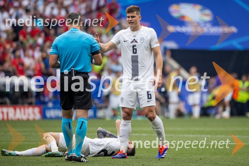  Jaka Bijol, nogometašSlovenci po golu v 96. minuti ostali brez zmage