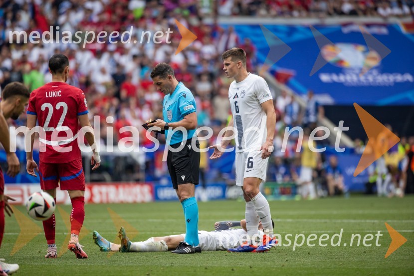  Jaka Bijol, nogometašSlovenci po golu v 96. minuti ostali brez zmage