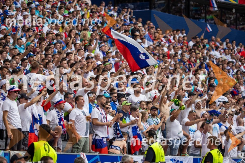 Slovenci po golu v 96. minuti ostali brez zmage