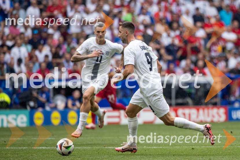  Benjamin Šeško, nogometaš;  Andraž Šporar, nogometašSlovenci po golu v 96. minuti ostali brez zmage