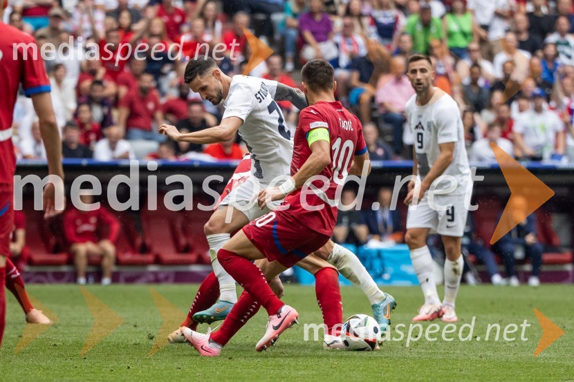  Petar Stojanović, nogometaš;  Dušan Tadić, nogometaš, Fenerbahče SK;  Andraž Šporar, nogometašSlovenci po golu v 96. minuti ostali brez zmage