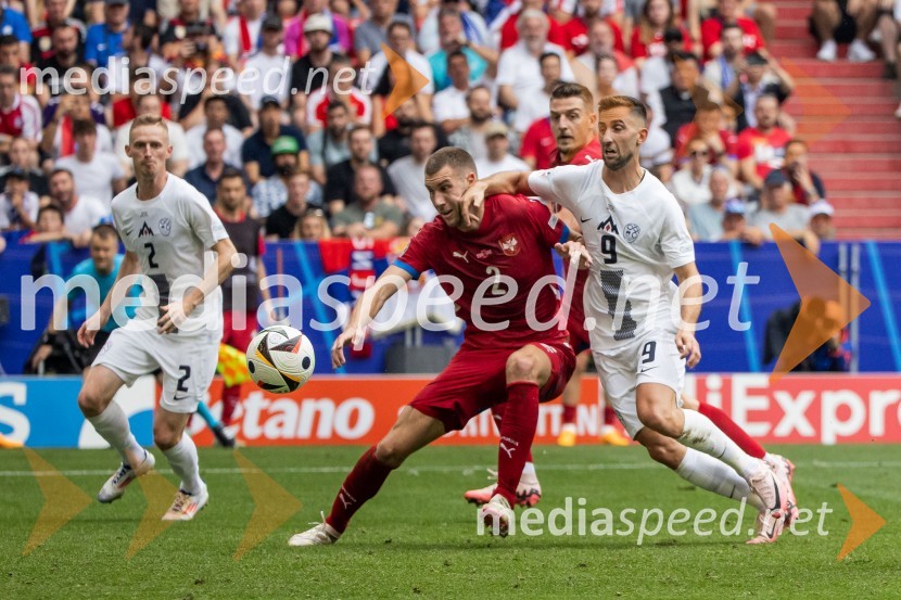  Žan  Karničnik, nogometaš;  Strahinja Pavlovic, nogometaš, Srbija;  Andraž Šporar, nogometašSlovenci po golu v 96. minuti ostali brez zmage