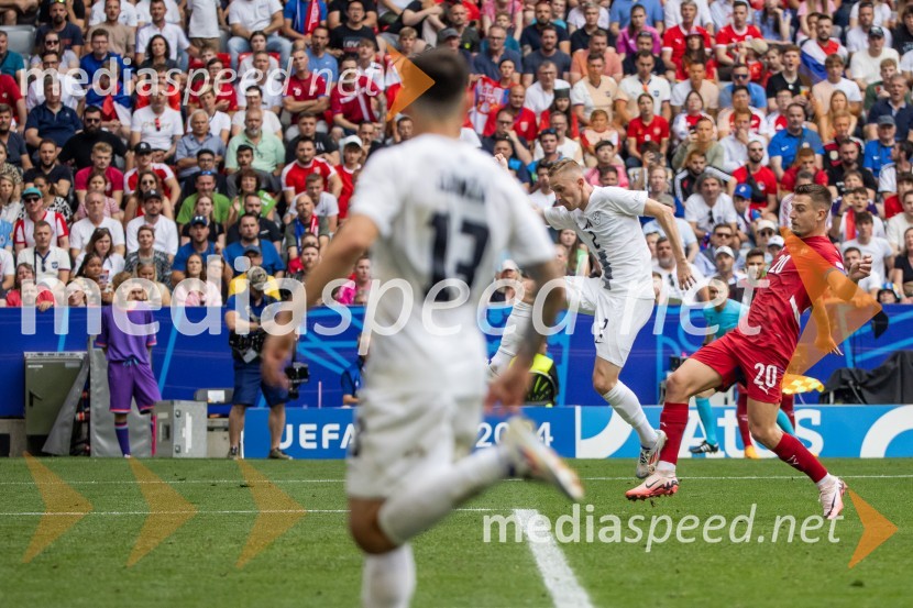  Žan  Karničnik, nogometaš;  ... Slovenci po golu v 96. minuti ostali brez zmage