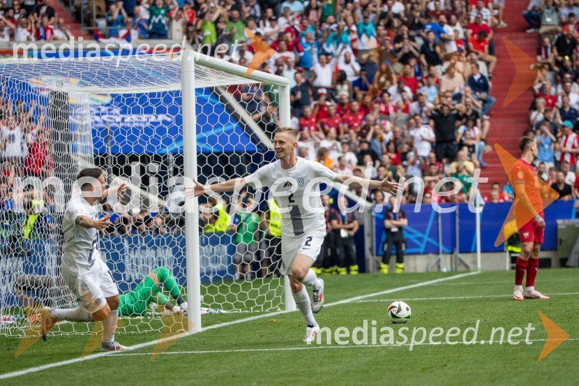  Erik Janža, nogometaš;  Žan  Karničnik, nogometašSlovenci po golu v 96. minuti ostali brez zmage