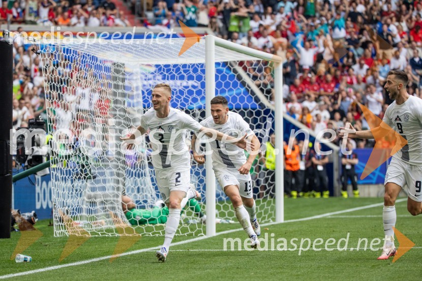  Žan  Karničnik, nogometaš;  Erik Janža, nogometaš;  Andraž Šporar, nogometašSlovenci po golu v 96. minuti ostali brez zmage