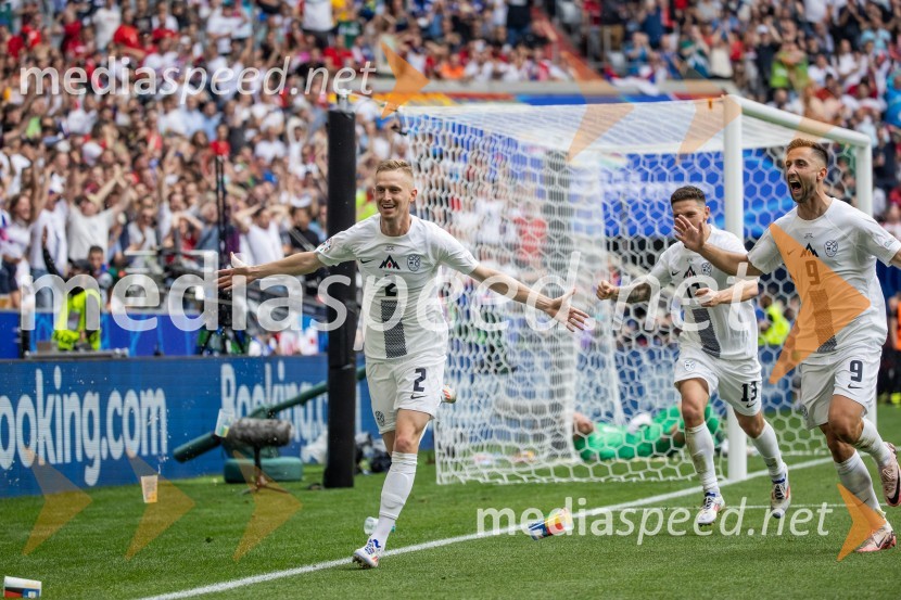  Žan  Karničnik, nogometaš;  Erik Janža, nogometaš;  Andraž Šporar, nogometašSlovenci po golu v 96. minuti ostali brez zmage