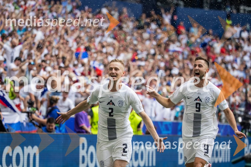  Žan  Karničnik, nogometaš;  Andraž Šporar, nogometašSlovenci po golu v 96. minuti ostali brez zmage