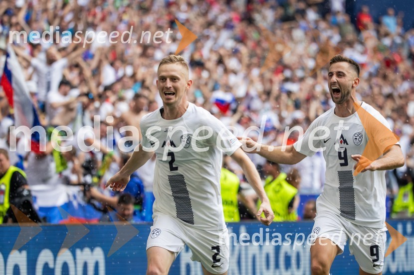  Žan  Karničnik, nogometaš;  Andraž Šporar, nogometašSlovenci po golu v 96. minuti ostali brez zmage