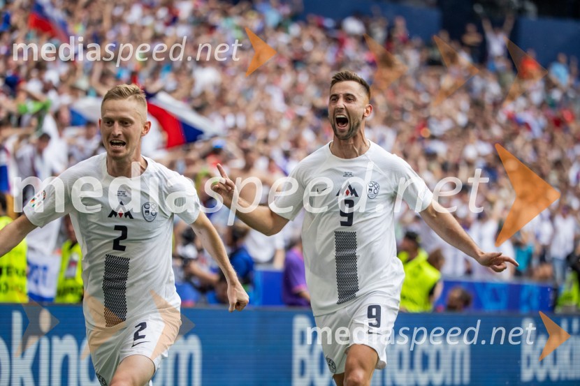  Žan  Karničnik, nogometaš;  Andraž Šporar, nogometašSlovenci po golu v 96. minuti ostali brez zmage