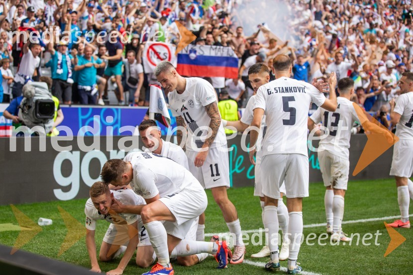  Žan  Karničnik, nogometaš;  Timi Max Elšnik, nogometaš;  Andraž Šporar, nogometaš;  Benjamin Šeško, nogometaš;  Adam Gnezda Čerin, nogometaš;  Jon Gorenc Stanković, nogometašSlovenci po golu v 96. minuti ostali brez zmage