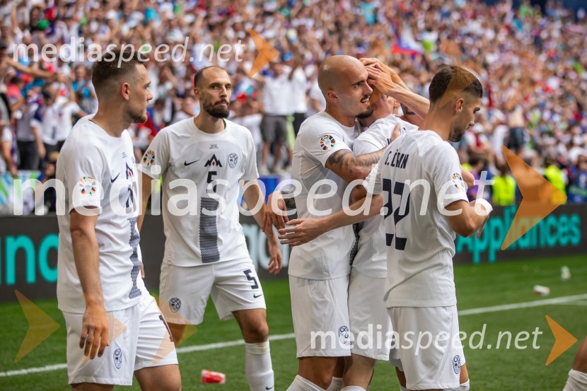  Timi Max Elšnik, nogometaš;  Jon Gorenc Stanković, nogometaš;  Vanja Drkušić, nogometaš;  Žan  Karničnik, nogometaš;  Adam Gnezda Čerin, nogometašSlovenci po golu v 96. minuti ostali brez zmage