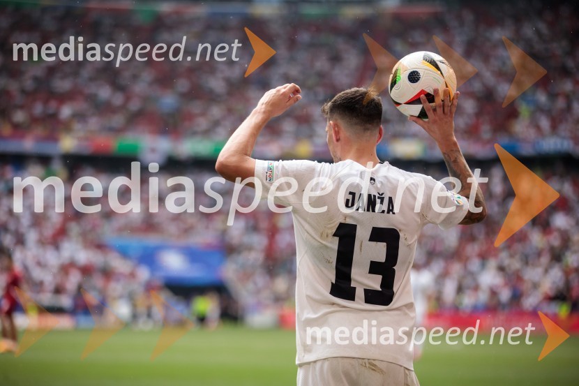  Erik Janža, nogometašSlovenci po golu v 96. minuti ostali brez zmage