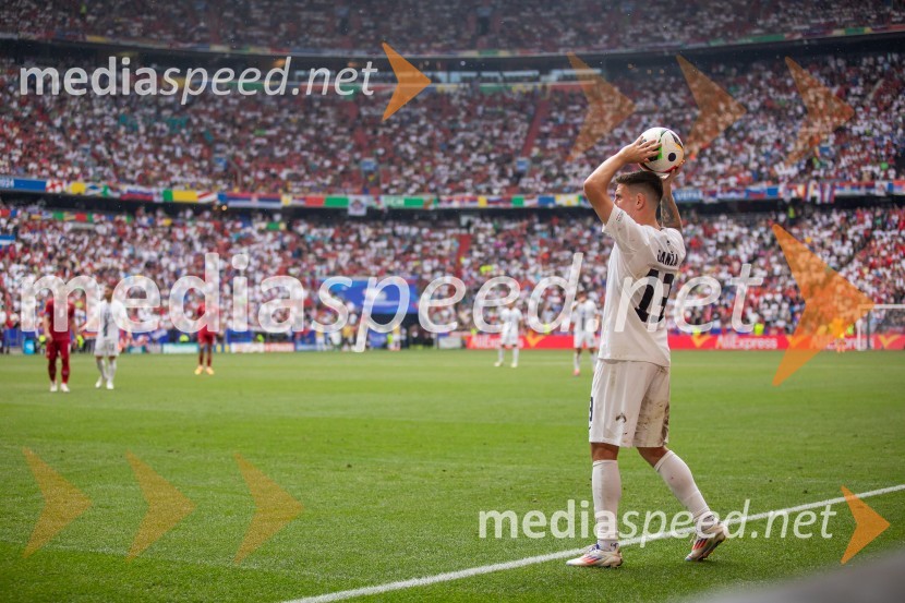  Erik Janža, nogometašSlovenci po golu v 96. minuti ostali brez zmage