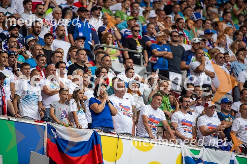 Slovenci po golu v 96. minuti ostali brez zmage