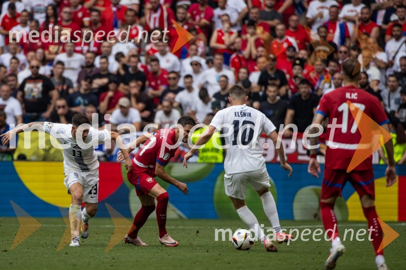  Erik Janža, nogometaš;  Mijat Gačinović, nogometaš, Srbija;  Timi Max Elšnik, nogometašSlovenci po golu v 96. minuti ostali brez zmage
