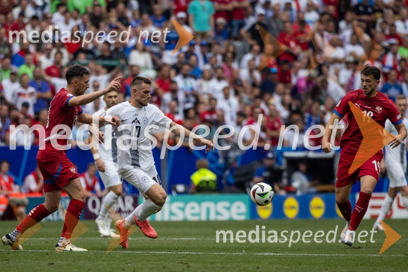  Timi Max Elšnik, nogometašSlovenci po golu v 96. minuti ostali brez zmage