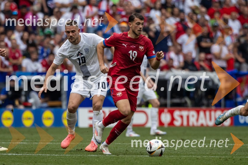  Timi Max Elšnik, nogometaš;  ... Slovenci po golu v 96. minuti ostali brez zmage