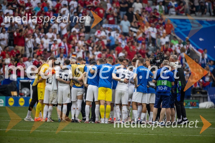 Slovenci po golu v 96. minuti ostali brez zmage