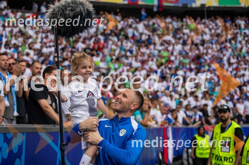  ... ;  Jasmin Kurtić, nogometašSlovenci po golu v 96. minuti ostali brez zmage