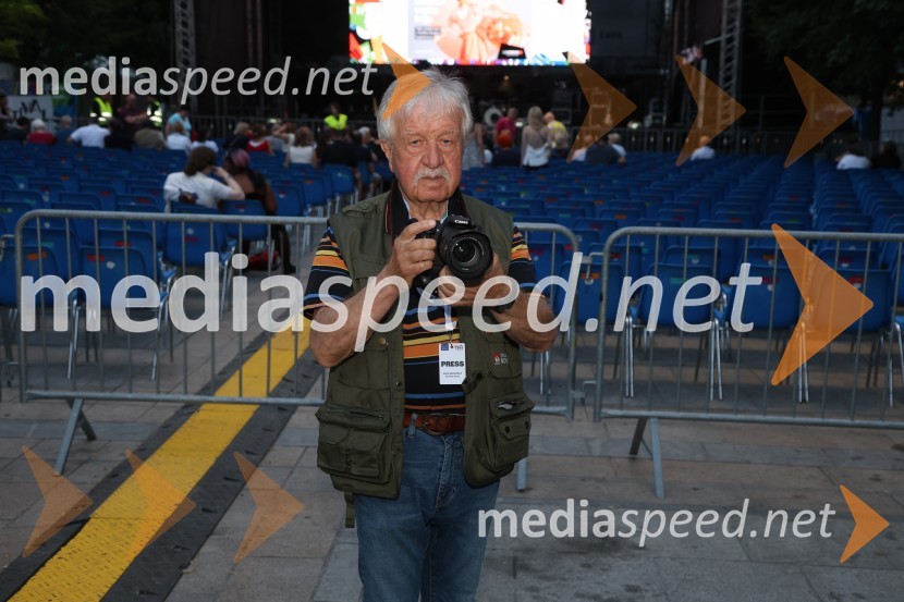  Rade  Bakračevič, predsednik Nadzornega odbora Zveze Srbov Slovenije, fotografMagnifico in veliki disko šlager orkester, Lent 2024