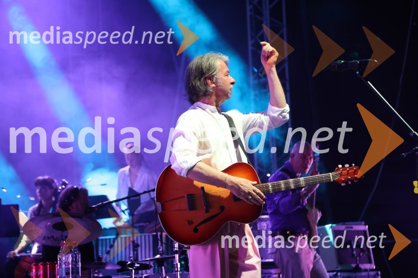  Robert Pešut - Magnifico, glasbenikMagnifico in veliki disko šlager orkester, Lent 2024