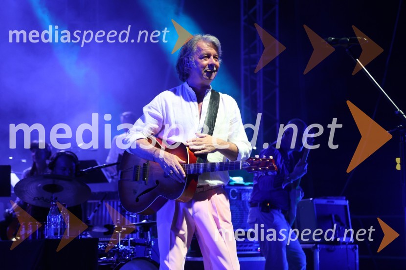  Robert Pešut - Magnifico, glasbenikMagnifico in veliki disko šlager orkester, Lent 2024