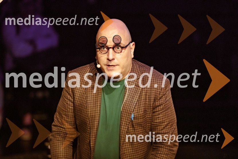  Boštjan Gombač, glasbenikNeandertalčeva piščal, zakaj potrebujemo glasbo, sploh?, premiera v Cankarjevem domu