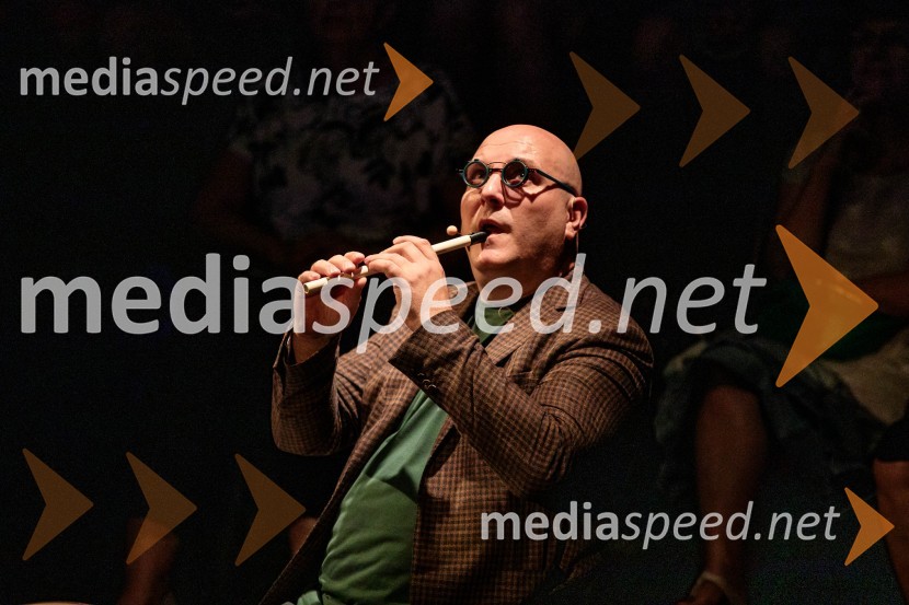  Boštjan Gombač, glasbenikNeandertalčeva piščal, zakaj potrebujemo glasbo, sploh?, premiera v Cankarjevem domu