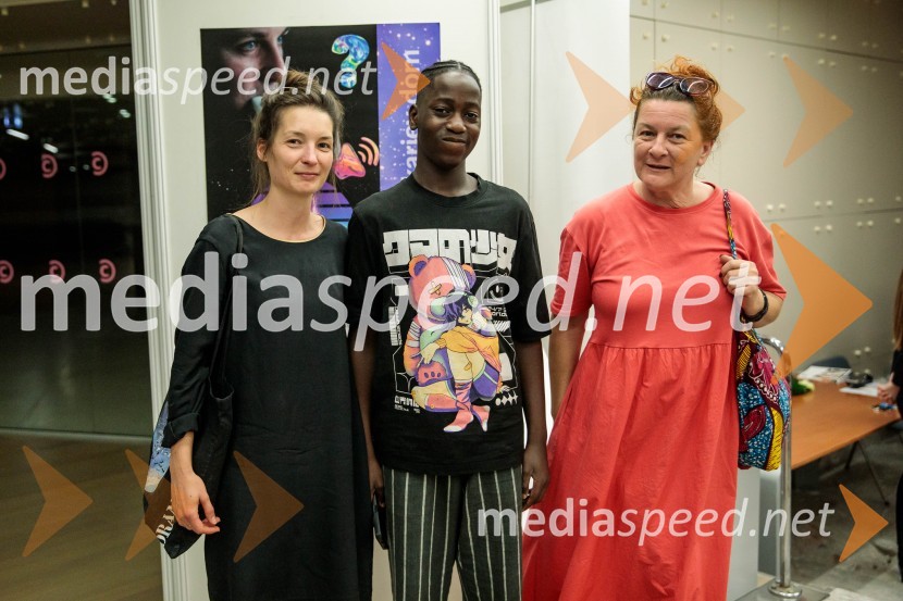  Sara Slivnik, scenografinja;  Ruben Gombač;  ... Neandertalčeva piščal, zakaj potrebujemo glasbo, sploh?, premiera v Cankarjevem domu