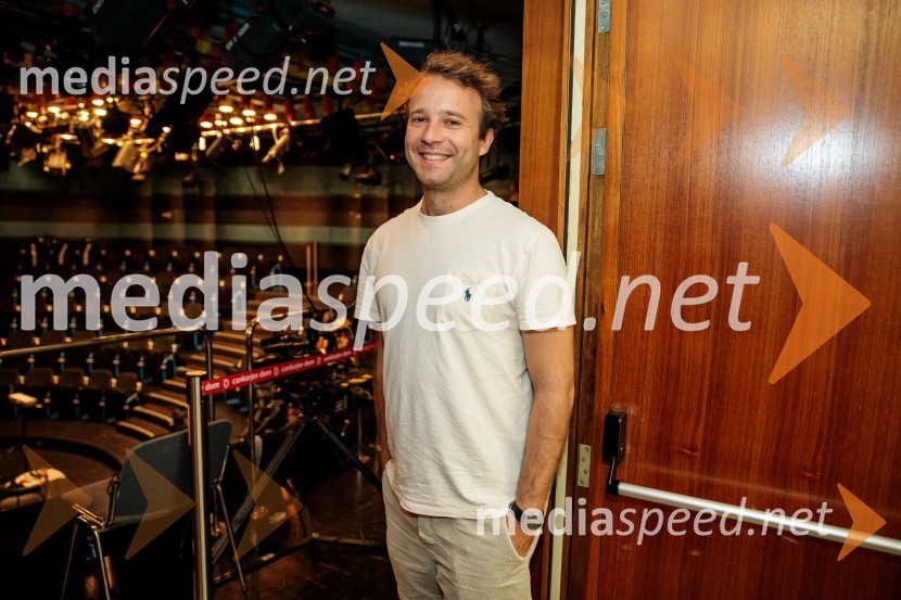  Nik  Škrlec, igralecNeandertalčeva piščal, zakaj potrebujemo glasbo, sploh?, premiera v Cankarjevem domu