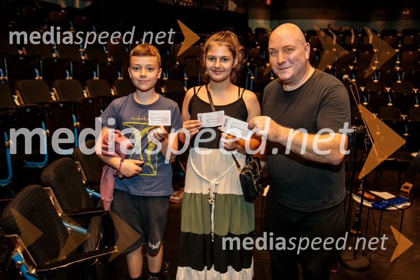  ... ;  ... ;  Boštjan Gombač, glasbenikNeandertalčeva piščal, zakaj potrebujemo glasbo, sploh?, premiera v Cankarjevem domu