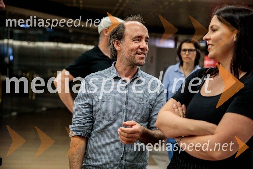  Peter Uhan, fotograf;  ... Neandertalčeva piščal, zakaj potrebujemo glasbo, sploh?, premiera v Cankarjevem domu