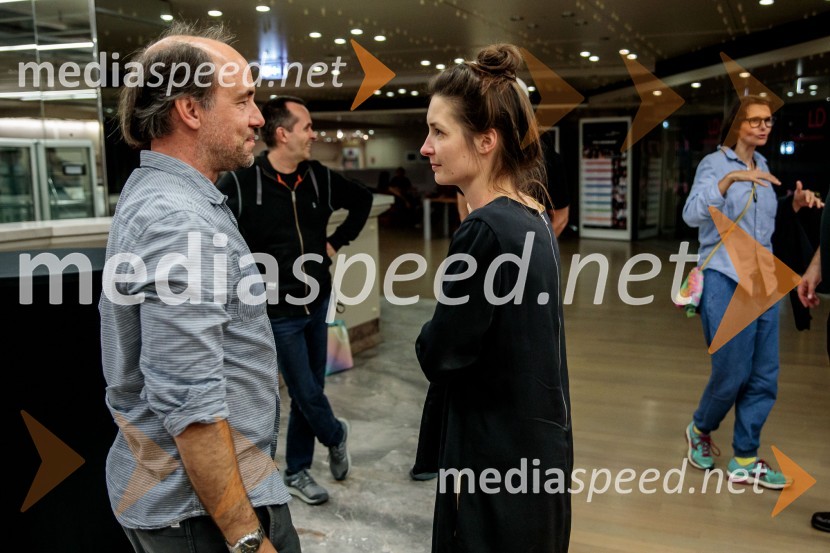  Peter Uhan, fotograf;  Sara Slivnik, scenografinjaNeandertalčeva piščal, zakaj potrebujemo glasbo, sploh?, premiera v Cankarjevem domu