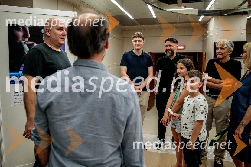  Boštjan Gombač, glasbenik;  ... ;  Žiga  Gombač, pisatelj in pesnik, avtor stripa Cukrarna;  ... ;  ... ;  ... Neandertalčeva piščal, zakaj potrebujemo glasbo, sploh?, premiera v Cankarjevem domu