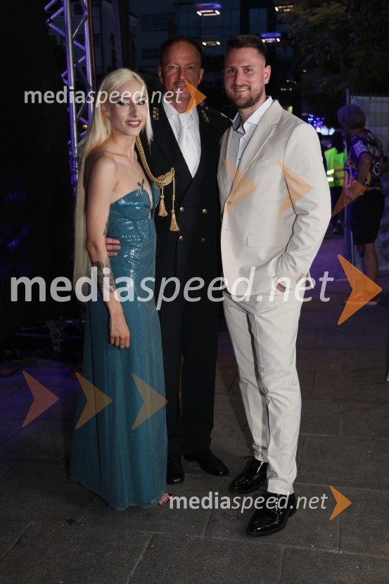  Sara Briški Cirman - Raiven, pevka, harfistka;  Rudolf Gas, glasbenik;  Gregor Ravnik, pevecVečer slovenske popevke, Lent 2024