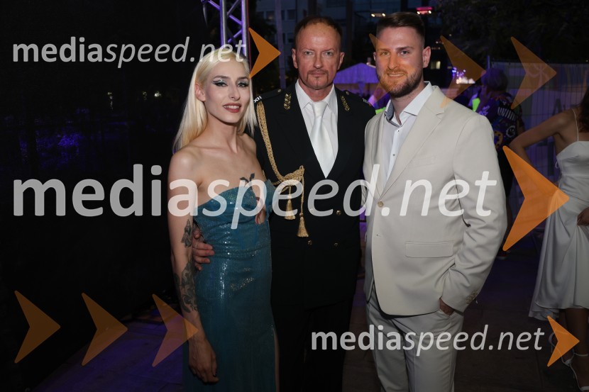  Sara Briški Cirman - Raiven, pevka, harfistka;  Rudolf Gas, glasbenik;  Gregor Ravnik, pevecVečer slovenske popevke, Lent 2024